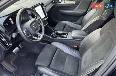 Позашляховик / Кросовер Volvo XC40 2021 в 