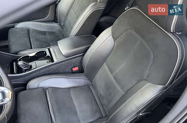 Позашляховик / Кросовер Volvo XC40 2021 в 