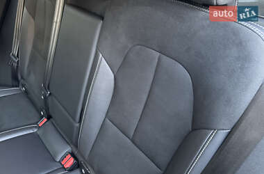Позашляховик / Кросовер Volvo XC40 2021 в 