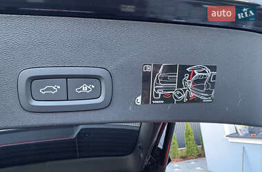 Позашляховик / Кросовер Volvo XC40 2021 в 