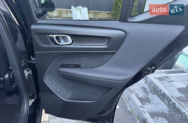 Позашляховик / Кросовер Volvo XC40 2021 в 