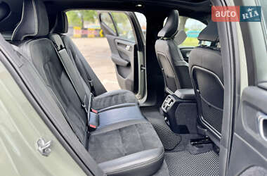 Внедорожник / Кроссовер Volvo XC40 2021 в 