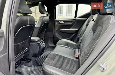 Внедорожник / Кроссовер Volvo XC40 2021 в 