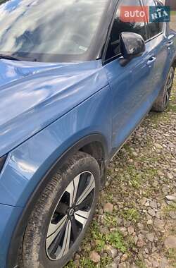Позашляховик / Кросовер Volvo XC40 2022 в 