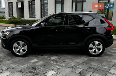 Позашляховик / Кросовер Volvo XC40 2022 в 