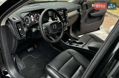 Позашляховик / Кросовер Volvo XC40 2022 в 