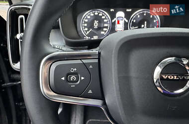 Позашляховик / Кросовер Volvo XC40 2022 в 