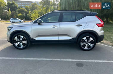 Позашляховик / Кросовер Volvo XC40 2023 в 