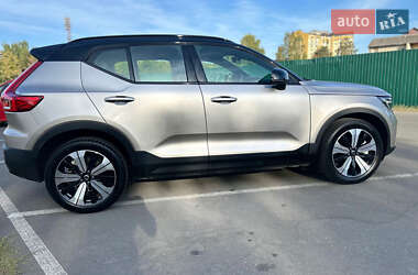Позашляховик / Кросовер Volvo XC40 2023 в 