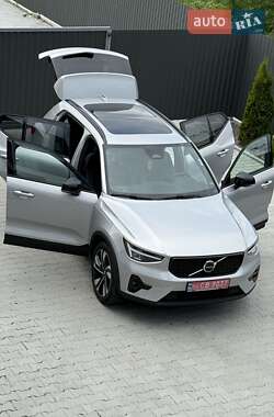 Внедорожник / Кроссовер Volvo XC40 2023 в 
