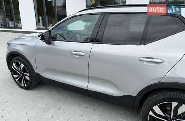 Внедорожник / Кроссовер Volvo XC40 2023 в 