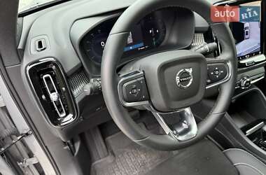 Внедорожник / Кроссовер Volvo XC40 2023 в 