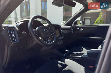 Внедорожник / Кроссовер Volvo XC40 2023 в 