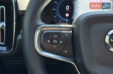 Внедорожник / Кроссовер Volvo XC40 2023 в 