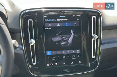Внедорожник / Кроссовер Volvo XC40 2023 в 