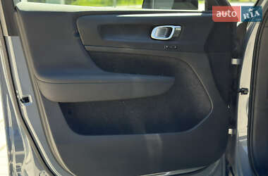 Внедорожник / Кроссовер Volvo XC40 2023 в 