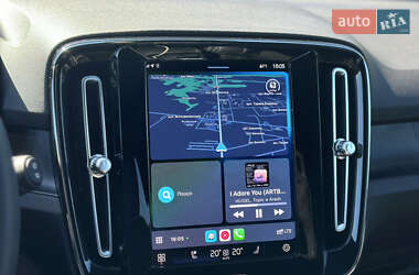 Внедорожник / Кроссовер Volvo XC40 2023 в 
