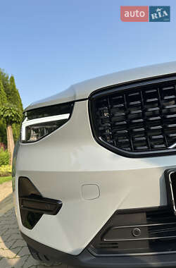 Позашляховик / Кросовер Volvo XC40 2025 в 