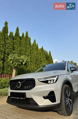 Позашляховик / Кросовер Volvo XC40 2025 в 