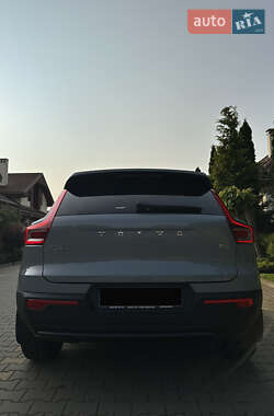 Позашляховик / Кросовер Volvo XC40 2025 в 