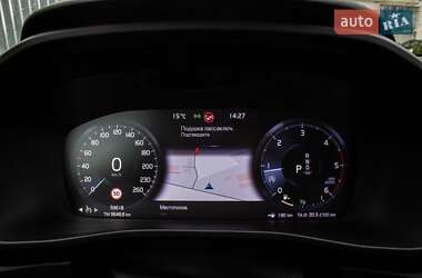 Позашляховик / Кросовер Volvo XC40 2020 в 