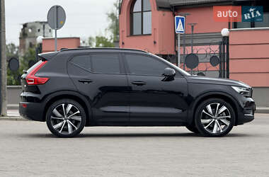 Позашляховик / Кросовер Volvo XC40 2020 в 