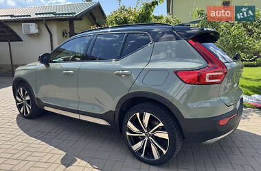 Позашляховик / Кросовер Volvo XC40 2021 в 