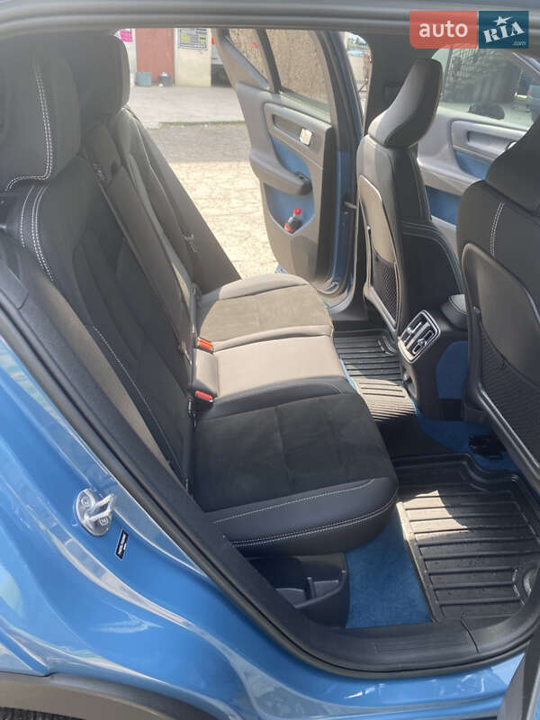 Внедорожник / Кроссовер Volvo XC40 2022 в Львове