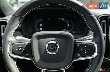 Внедорожник / Кроссовер Volvo XC40 2021 в 