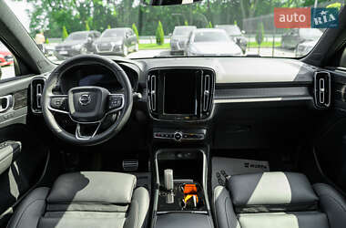 Внедорожник / Кроссовер Volvo XC40 2021 в 