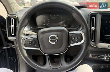 Внедорожник / Кроссовер Volvo XC40 2021 в 