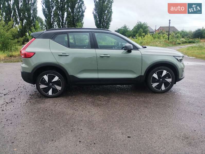 Внедорожник / Кроссовер Volvo XC40 2023 в Дубно