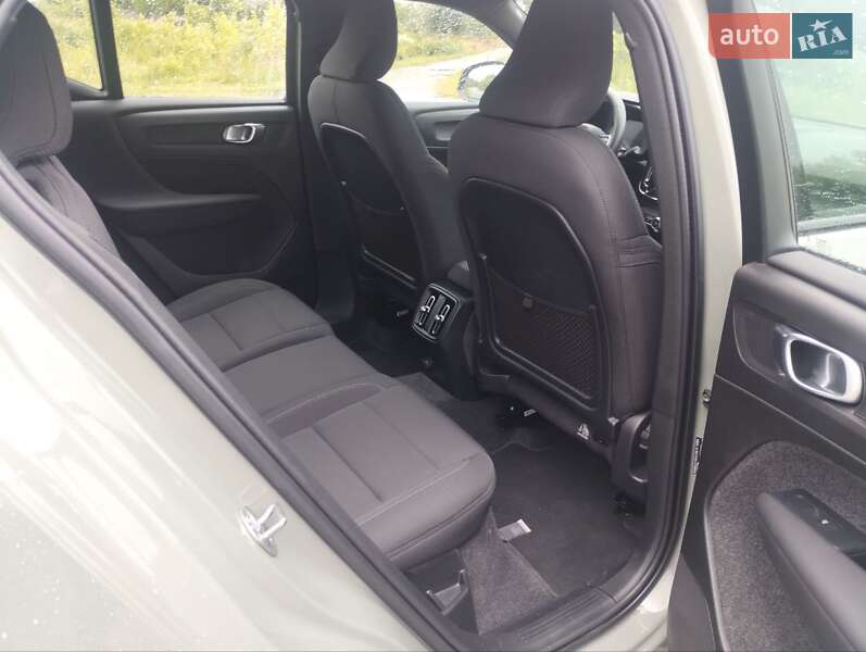 Внедорожник / Кроссовер Volvo XC40 2023 в Дубно