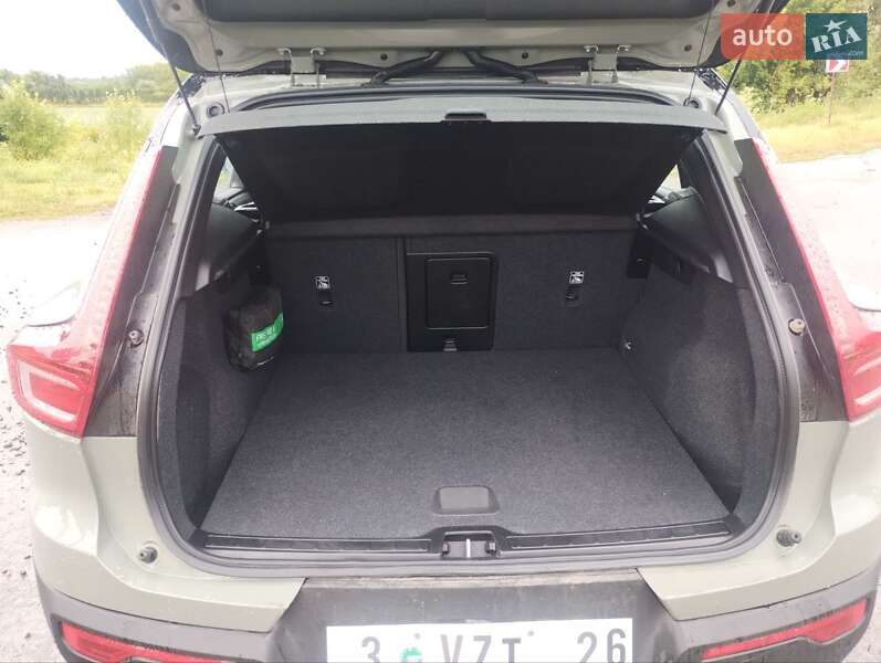 Внедорожник / Кроссовер Volvo XC40 2023 в Дубно