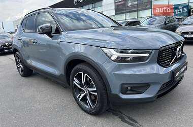 Внедорожник / Кроссовер Volvo XC40 2020 в 