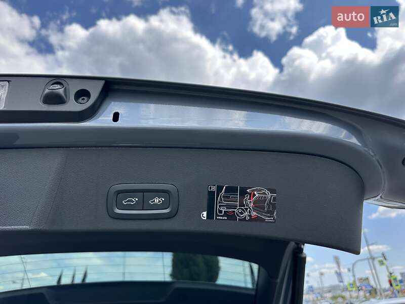 Внедорожник / Кроссовер Volvo XC40 2020 в Киеве