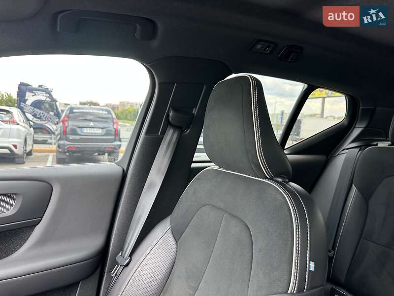 Внедорожник / Кроссовер Volvo XC40 2020 в Киеве