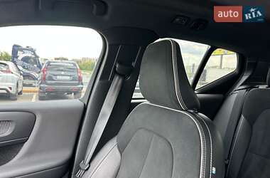 Внедорожник / Кроссовер Volvo XC40 2020 в 