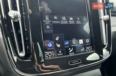 Внедорожник / Кроссовер Volvo XC40 2020 в 