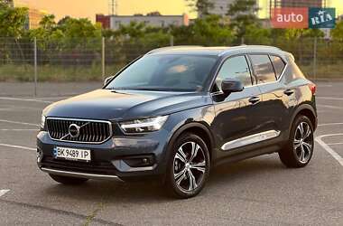 Внедорожник / Кроссовер Volvo XC40 2019 в 