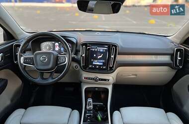 Внедорожник / Кроссовер Volvo XC40 2019 в 