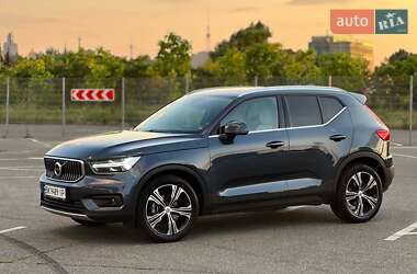 Внедорожник / Кроссовер Volvo XC40 2019 в 
