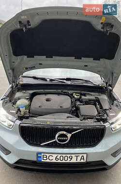 Внедорожник / Кроссовер Volvo XC40 2018 в 