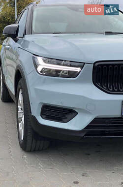 Внедорожник / Кроссовер Volvo XC40 2018 в 