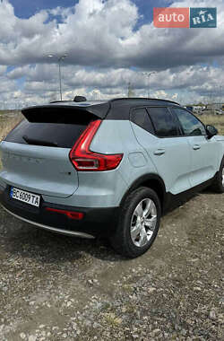 Внедорожник / Кроссовер Volvo XC40 2018 в 