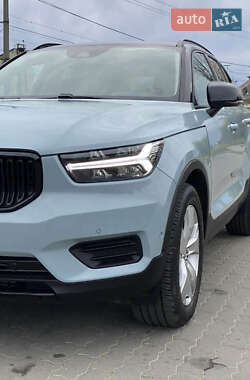 Внедорожник / Кроссовер Volvo XC40 2018 в 