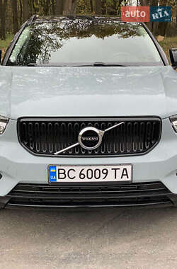 Внедорожник / Кроссовер Volvo XC40 2018 в 