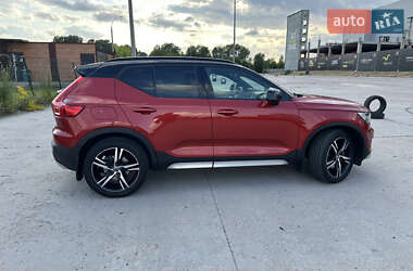 Внедорожник / Кроссовер Volvo XC40 2020 в 