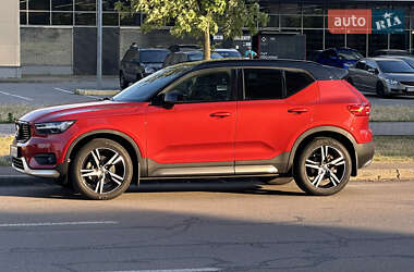 Внедорожник / Кроссовер Volvo XC40 2020 в 