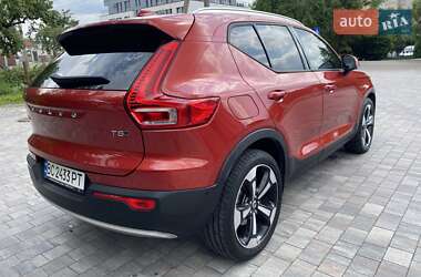 Внедорожник / Кроссовер Volvo XC40 2018 в 